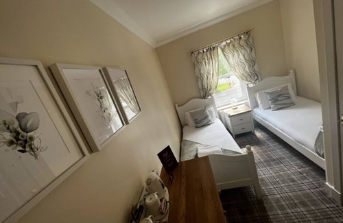 Lanark Hotel | The Village Inn