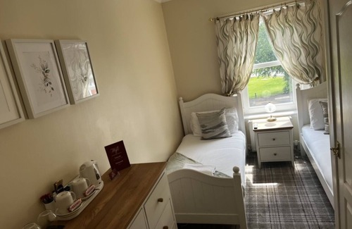 Lanark Hotel | The Village Inn