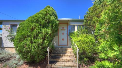 Stanthorpe Hotel | The Vines Motel & Cottages