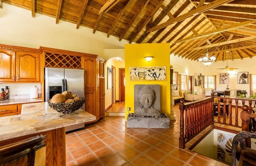 Charlestown Villa | The Vintage Sanctuary - 3 mins drive to the beach!