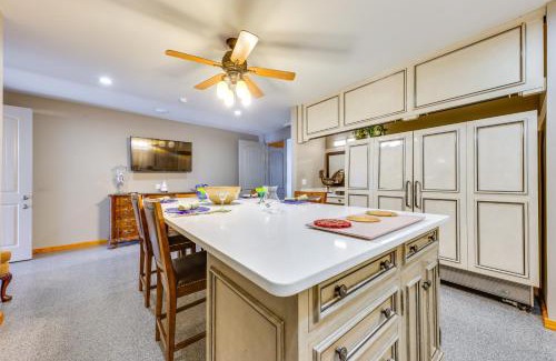 Waldron Villa | The Vista Retreat about 30 Mi to Kansas City!