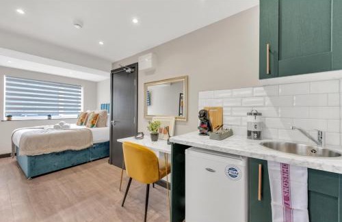 Shacklewell Apartment | The Wanderlust Studio: Travelers' Haven