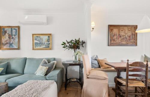 Robertson House | The Waratah Cottage