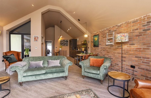 North Sea Cottage | The Warehouse - sleeps 4 guests in 2 bedrooms