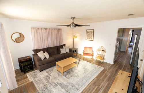Hattiesburg House | The WATER PARK & ZOO are less than a block away! B