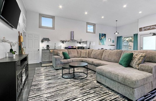 Oconto House | The Waterfront- Game Room!Movie Theatre! 6 Bedrooms! Bunk Room!