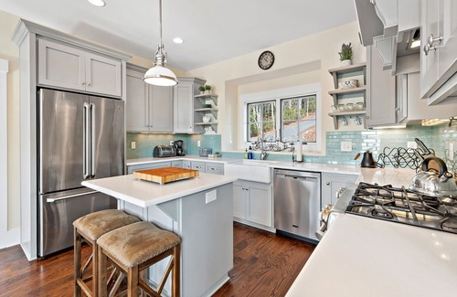 Nebo House | The Waterman | Lakefront Luxury with Hot Tub & Dock!