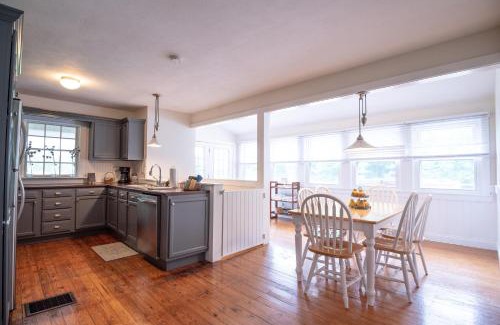 Helmsburg House | The Wayside Cottage