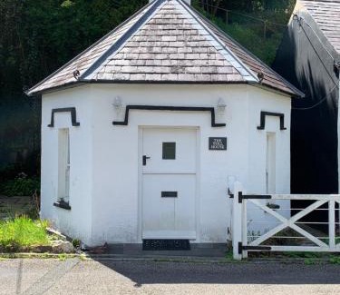 Cwmduad House | The Welsh Toll House