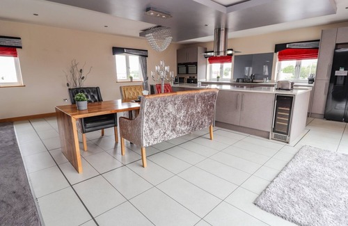 Towyn Cottage | THE WENDOVER, pet friendly, luxury holiday cottage in Towyn