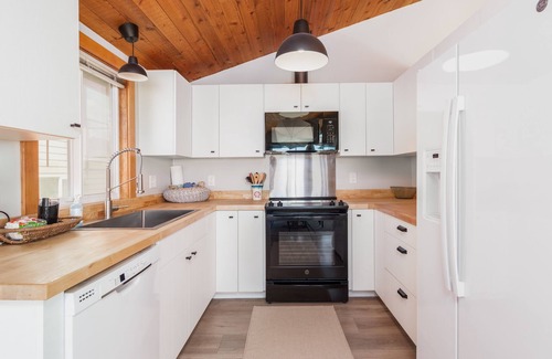 Oregon Coast House | The Westerly #121 - Oceanfront cabin with amazing views, direct beach access. Pet friendly.