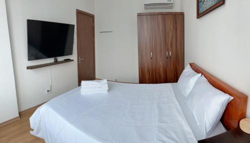 District 6 Apartment | The Western Capital Apartment, Eric House