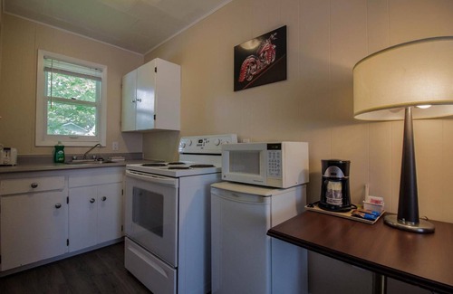 North River Hotel | The White Horse Motel