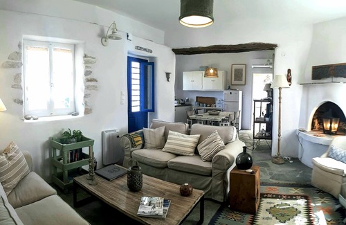 Pounta House | THE WHITE HOUSE: exact white point to explore island Paros