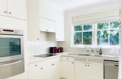 Toorak House | The Whitehouse: Elegance and Luxury at Melbourne’s Heart