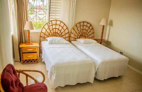 Montego Bay Villa | The Whyte House Villa -Luxury 6-Bedroom Retreat in Montego Bay