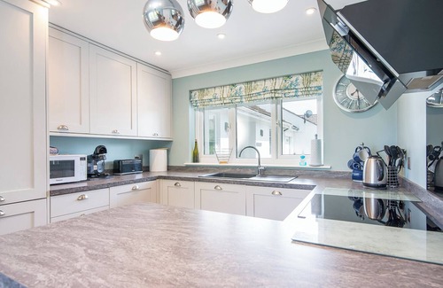 Dinas Cross House | The Willows Dinas Cross, Holiday Home Dinas, Sleeps 5, 3 bedrooms, bathrooms