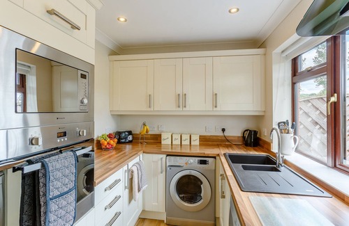 Wall-under-heywood House | THE WILLOWS, family friendly, with a garden in Much Wenlock