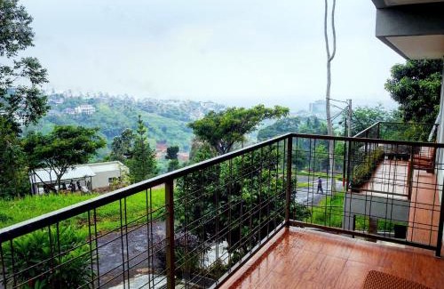 Ciburial House | The Wiltshire Dago Pakar - Hillside Villa MAX 12 ORANG
