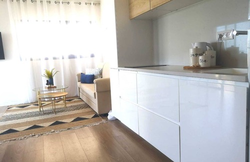 Ashkelon Apartment | “The Wind of the Waves” - a luxury seaside vacation, The building has a year-round indoor pool, gym, sauna and jacuzzi (in winter). The beach is 1 minute walk away, and the marina recreation complex is also next to the apartment.