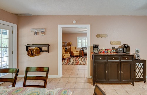Muenster House | ‘The Winehouse’ Rental in Muenster: Near Wineries!