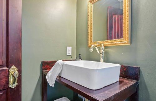 Glencliff House | The Wingate Nashville Hot Tub & Airstream Oasis