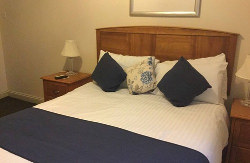 Dyke Hotel | The Wishing Well
