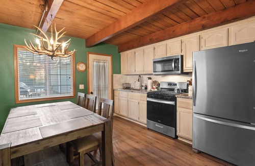 Big Bear City Cabin | The Wolf Lodge - Hot Tub, Fireplace, Fenced Yard, Barbecue