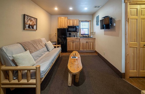 Indian River Apartment | The Wolverine Lodge at The Totem Lodges