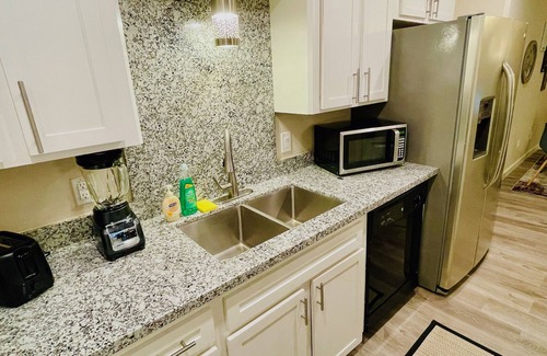 Panther Creek House | The Woodlands House 3 Bed, 2 Baths FREE Parking Garage, Baby Crib, Kitchen, WiFi