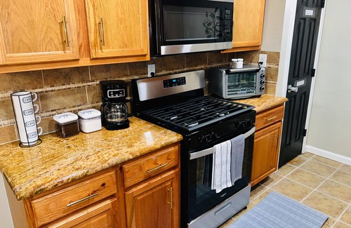 Grogan's Mill House | The Woodlands House 3 Bed, 2 Baths, FREE Parking Garage, Baby Crib, Office, WiFi