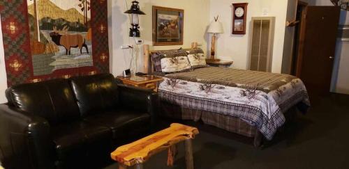 Crescent Hotel | The Woodsman Country Lodge Motel