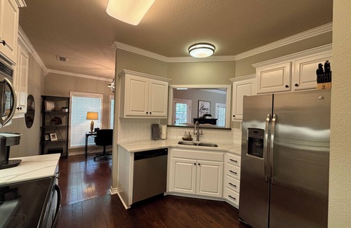 Center House | The Woodsy Townhouse- 2 bed 2 bath- Weekend Away or Work Remotely!