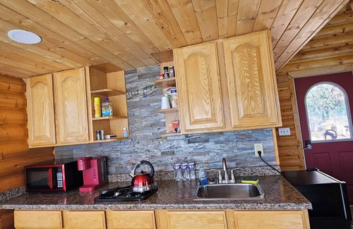 Apple Valley Cabin | The Woody Cabin in Southern Utah, 39 Mi from Zion.