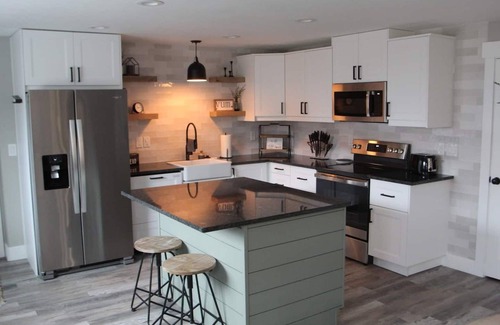 Farr West House | The Wright Retreat- Private Entry w/Sauna & Hot Tub