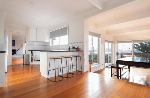 Riverside House | The Yard - Comfortable Home in Riverside