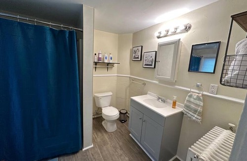 Radford Apartment | The Yellow Door 3-bedroom downtown near VT&RU