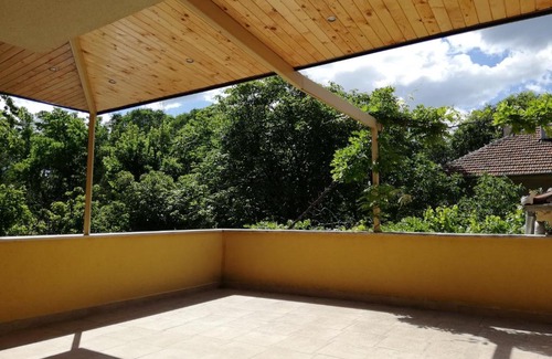 Stara Zagora Apartment | The Yellow House