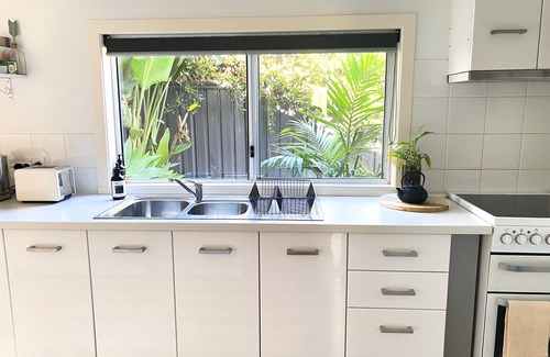 Umina Beach Cabin | The Yoga Retreat - Walking distance to Umina Beach