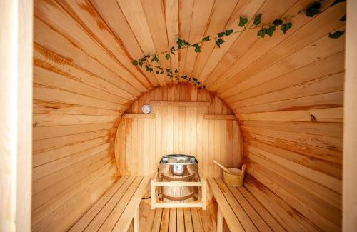 Sheridan House | The Zen Den - Sauna Sleeps 15 & King Bed - Health Amenities