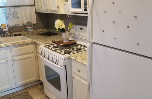 San Bernardino House | 🏡"theBedroom" Bed and Bath is a Unique and Elegant Cozy Oasis. Sleeps 8