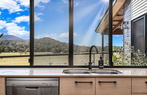 Maudsland House | 'THEME PARK CENTRAL WITH A TOUCH OF COUNTRY