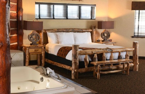 Onalaska Hotel | Theme Suite Mini Premier, Fireplace, Stoney Creek Onalaska | 2 Units