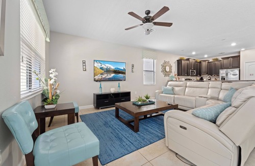 Davenport House | Themed 9BR Villa in Champions Gate Close to Disney! Pool, Hot tub, Movie Theatre