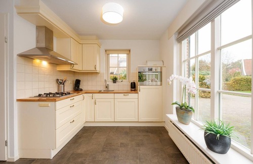 Hoge Hexel House | These comfortable villas are on Buitengoed Het Lageveld in a beautiful wooded area, near Almelo and Enschede, in beautiful Twente.