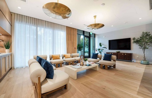 Coral Gables Hotel | THesis Hotel Miami Coral Gables, Curio Collection by Hilton