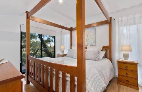 Taroona House | TheTree House Hobart Sleeps 8-2 Bath