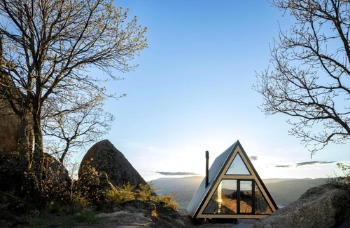 Belmonte Ski Chalet | TheVagar - Glamping Mountain Shelters