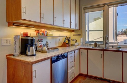 Eastlake Condo | Third floor Condo with deck and stunning views of Lake Union