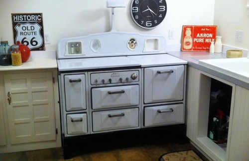Jasper County Apartment | "Thirties" Apt at Ozark Highlands Farm